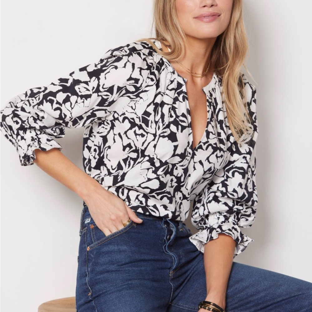 Evereve black and white blouse, size XL